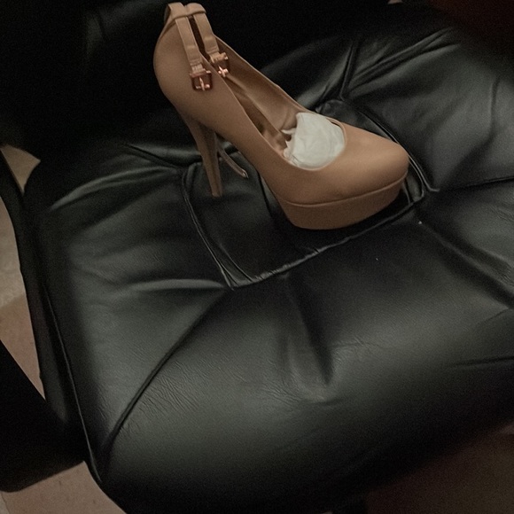 Messed up my back can’t wear them anymore - Picture 4 of 11